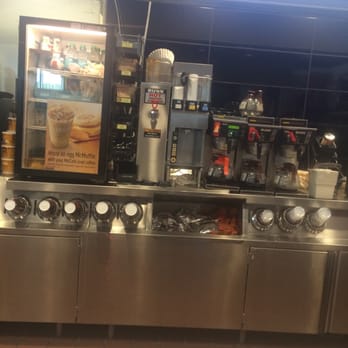 McDonald's - Behind the Counter...no WONDER, THEY ARE WAY AHEAD OF THE OTHER PLACE. Who HAD THE CROWN. - Fast Food Near Me - Fort Myers, Florida
