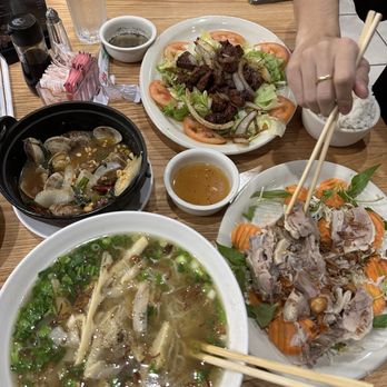 Saigon 512 - Bun mang vit, Bo Luc Lac, ngeu xao me - Vietnamese Near Me - Round Rock, Texas Saigon 512 - Bun mang vit, Bo Luc Lac, ngeu xao me - Vietnamese Near Me - Round Rock, Texas