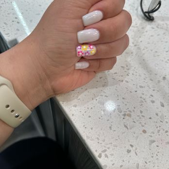 Holly Nails & Spa - Nail Salons Near Me - Riverside, California