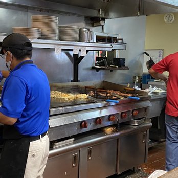Frank's Grill - Working the grill - Diners Near Me - Houston, Texas Frank's Grill - Working the grill - Diners Near Me - Houston, Texas
