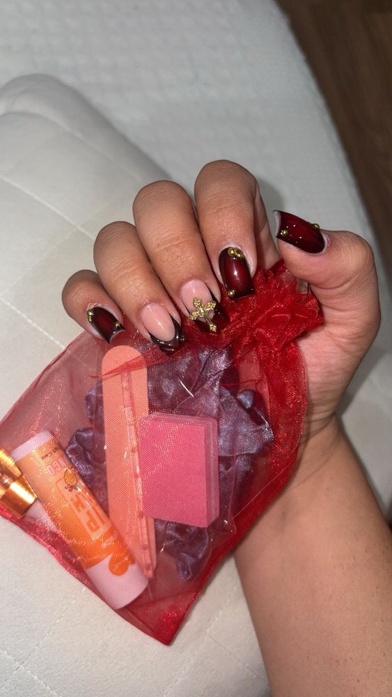 Luxury Spa & Nails Logo