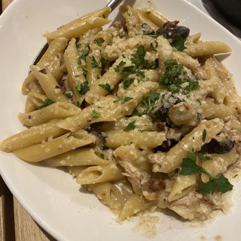 Delarosa Bishop Ranch - Penne portobello, chicken sausage, mushrooms, roasted garlic cream sauce - Pizza Near Me - San Ramon, California Delarosa Bishop Ranch - Penne portobello, chicken sausage, mushrooms, roasted garlic cream sauce - Pizza Near Me - San Ramon, California