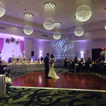 LT Entertainment - Proper lighting gives the first dance the elegance and romance it deserves. - DJs Near Me LT Entertainment - Proper lighting gives the first dance the elegance and romance it deserves. - DJs Near Me