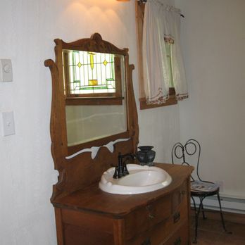 Shenandoah River Cabins - Rustic River antique bathroom vanity sink - Vacation Rentals Near Me - Luray, Virginia Shenandoah River Cabins - Rustic River antique bathroom vanity sink - Vacation Rentals Near Me - Luray, Virginia