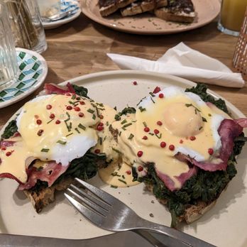 Quase Café - Cafes Near Me - Lisbon, 11 Quase Café - Cafes Near Me - Lisbon, 11