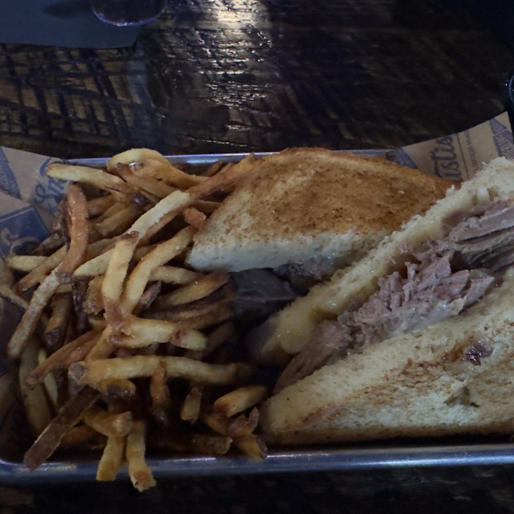 Smoke Justis - Brisket grilled cheese - Bars Near Me - Covington, Kentucky Smoke Justis - Brisket grilled cheese - Bars Near Me - Covington, Kentucky