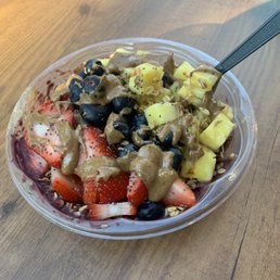Açaí bowl with almond butter is my favorite. Come support this healthy foods for this neighborhood!