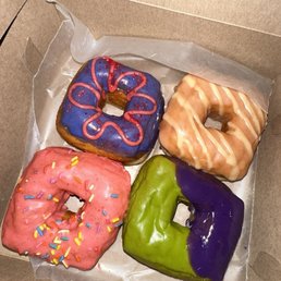 Sweet pea, Liliko'i, Strawberry and Matcha, Ube half and half. Liliko'i and matcha were my favorites of this box a friend blessed me with! Sweet pea, Liliko'i, Strawberry and Matcha, Ube half and half. Liliko'i and matcha were my favorites of this box a friend blessed me with!