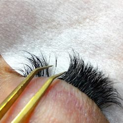 Gatsby Lash Lounge - Filling time!