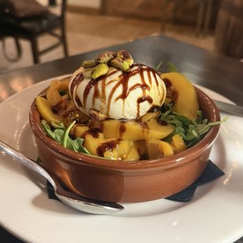 Sap House Meadery - Peach Burrata Appetizer - Meaderies Near Me - Conway, New Hampshire Sap House Meadery - Peach Burrata Appetizer - Meaderies Near Me - Conway, New Hampshire