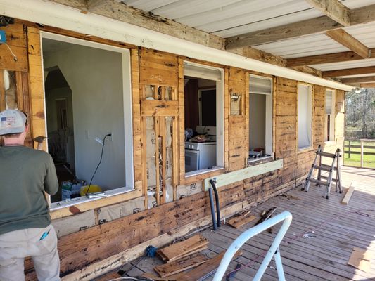 High Point Roofing Of Texas Logo