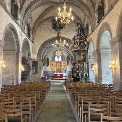 Mariakirken - Interior of the church and sanctuary