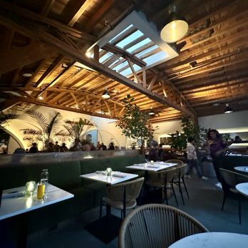 Edgemar - Inside - Seafood Near Me - Santa Monica, California
