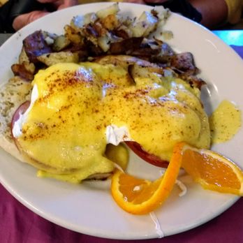 Banners Restaurant - Eggs Benedict at Banners Restaurant - Breakfast & Brunch Near Me - Conway, New Hampshire Banners Restaurant - Eggs Benedict at Banners Restaurant - Breakfast & Brunch Near Me - Conway, New Hampshire