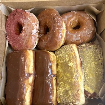 Raised Doughnuts and Cakes - Variety of doughnuts - Donuts Near Me - Seattle, Washington Raised Doughnuts and Cakes - Variety of doughnuts - Donuts Near Me - Seattle, Washington