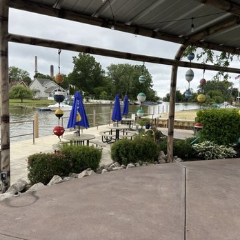 27 North - Looking North on the Chagrin River - Pizza Near Me - Eastlake, Ohio