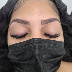 Lavish Beauty Bar - Eyebrow wax