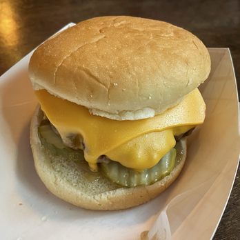 Jerry’s Tavern - Cheeseburger - Bars Near Me - Portland, Oregon Jerry’s Tavern - Cheeseburger - Bars Near Me - Portland, Oregon