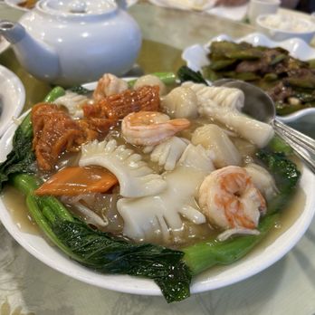 Golden Wonton King - Pan Fried Noodles with Seafood - Cantonese Near Me - Flushing, New York