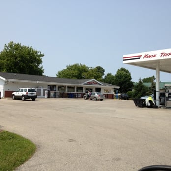 Kwik Trip - a gas station with cars parked in front of it - Gas Stations Near Me - Oconomowoc, Wisconsin