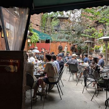 Topo Gigio Ristorante - Back patio outdoors. - Italian Near Me - Chicago, Illinois Topo Gigio Ristorante - Back patio outdoors. - Italian Near Me - Chicago, Illinois