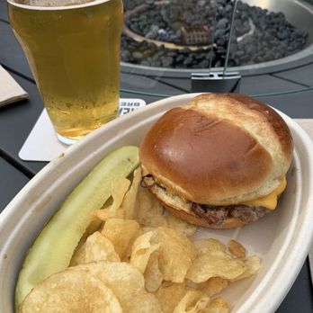 Headlands Brewing - Delish smash burger, chips and West Coast IPA at lunch - Breweries Near Me - Lafayette, California