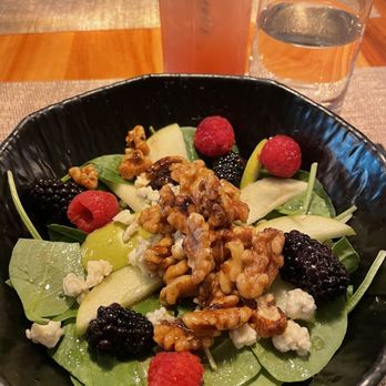 Mesa - House salad, so fresh and tasty. - Seafood Near Me - Ponce, Puerto Rico