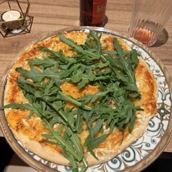 Apple & Eve - Margherita pizza