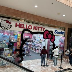 Hello Kitty 915 Sanrio Store
