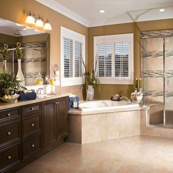Steve Hall Flooring - a bathroom with a large tub - Carpeting Near Me - Valdosta, Georgia Steve Hall Flooring - a bathroom with a large tub - Carpeting Near Me - Valdosta, Georgia