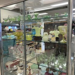 Peddlers Antique Mall - Fenton glassware