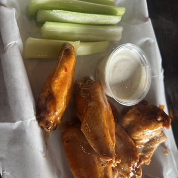 Over Under Public House - 6 Piece Wings - New American Near Me - Burbank, California