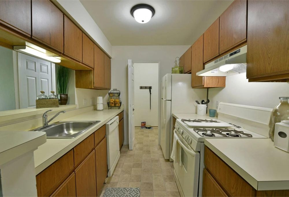 WINDEMERE APARTMENTS Updated September 2024 31 Photos 24890