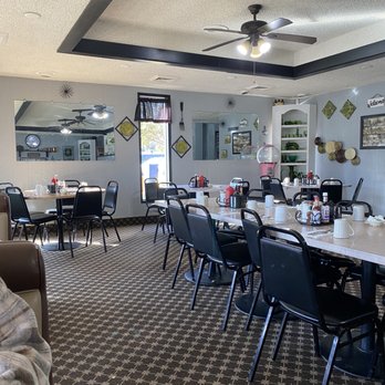 Sandy's Cafe - a dining room with tables and chairs - Cafes Near Me - Gilroy, California Sandy's Cafe - a dining room with tables and chairs - Cafes Near Me - Gilroy, California