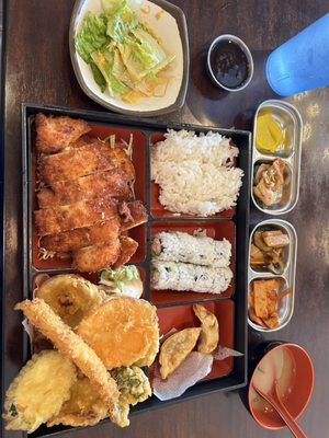 Tomo Sushi & Karaoke by null