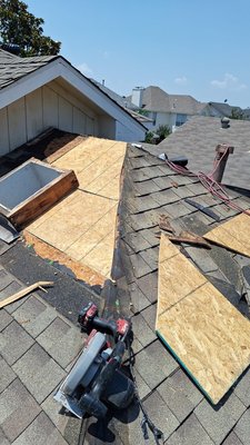 Rosas Roof & Floors Logo