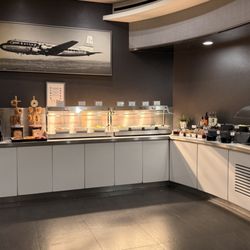 United Club - Food area