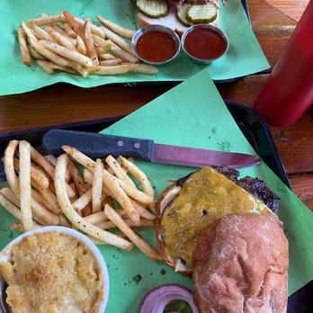 Skyway Bar & Grill - Burger, macaroni n cheese, fries - Barbeque Near Me - Zigzag, Oregon