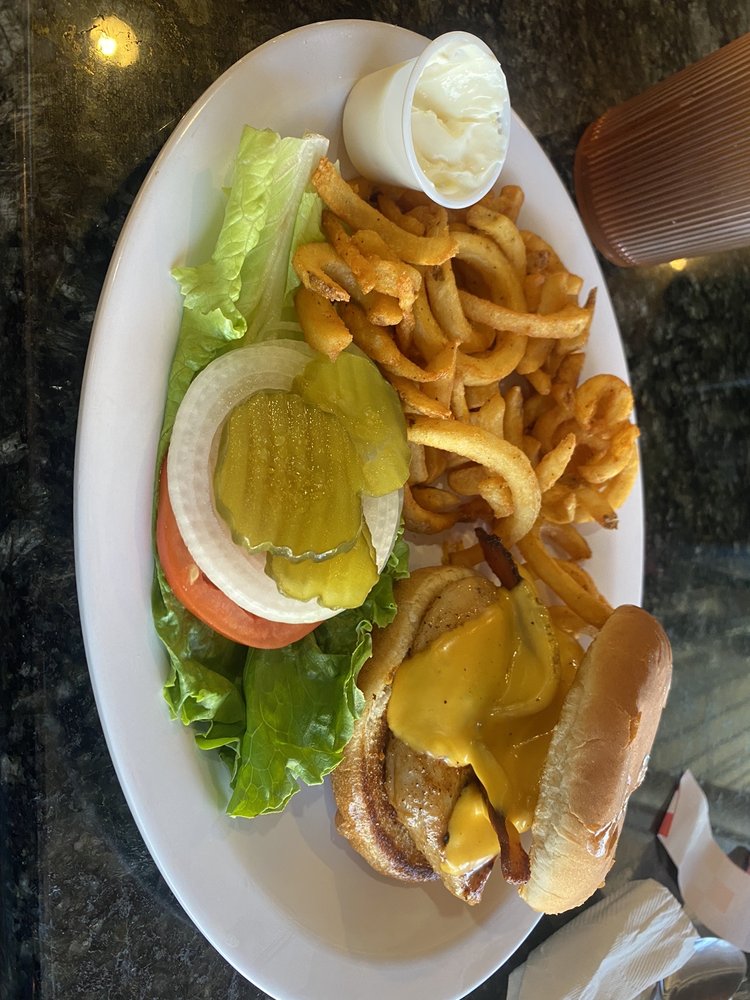 AVERAGE JOES’ BAR AND GRILL Updated August 2024 222 N Pomeroy Ave, Hill City, Kansas Bars