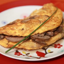 Deli Fresh Food - Omelex com cogumelos e queijo canastra.