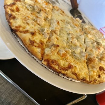 Il Baretto - Baretto Buffalo Chicken Pizza thin crust - Pizza Near Me - Plantation, Florida Il Baretto - Baretto Buffalo Chicken Pizza thin crust - Pizza Near Me - Plantation, Florida