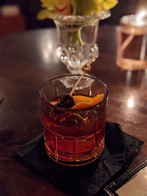 CW's Gin Joint by null