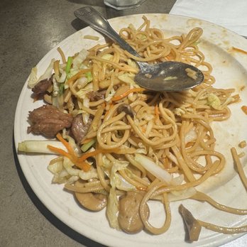Uptown China Restaurant - Beef Your Choice Lo Mein 各式炒麵 - Chinese Near Me - Seattle, Washington Uptown China Restaurant - Beef Your Choice Lo Mein 各式炒麵 - Chinese Near Me - Seattle, Washington