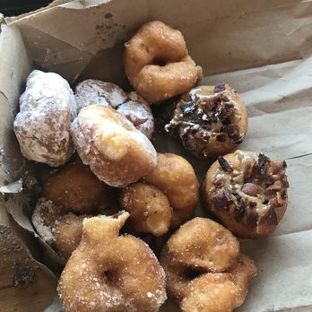 Daily Dozen Doughnut - Bakeries Near Me - Seattle, Washington