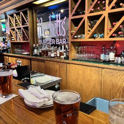 Beckett's Burger Bar - Bar area