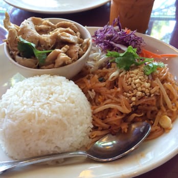 Rom Mai Thai - Combo E on the lunch menu. Including pad Thai, chicken, rice and spring rolls! - Thai Near Me - Seattle, Washington