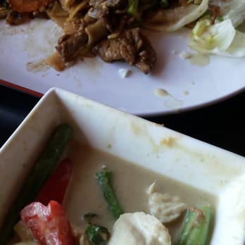 Sriracha Thai Cuisine - Box set lunch and Pad see ew - Thai Near Me - San Francisco, California