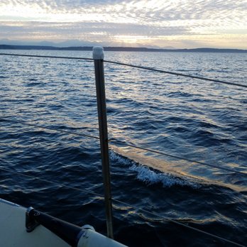 Sailing Seattle - Choppy water on the bay - Boat Charters Near Me - Seattle, Washington Sailing Seattle - Choppy water on the bay - Boat Charters Near Me - Seattle, Washington