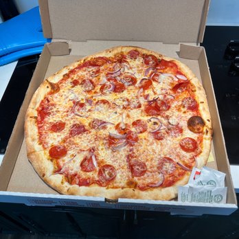 Ali's Pizzaria - Giant pizza with very sparse red onion and pepperoni. Rather pay Pizza Hut - Pizza Near Me - Windcrest, Texas