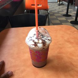 Dunkin' - Frozen chocolate swirl